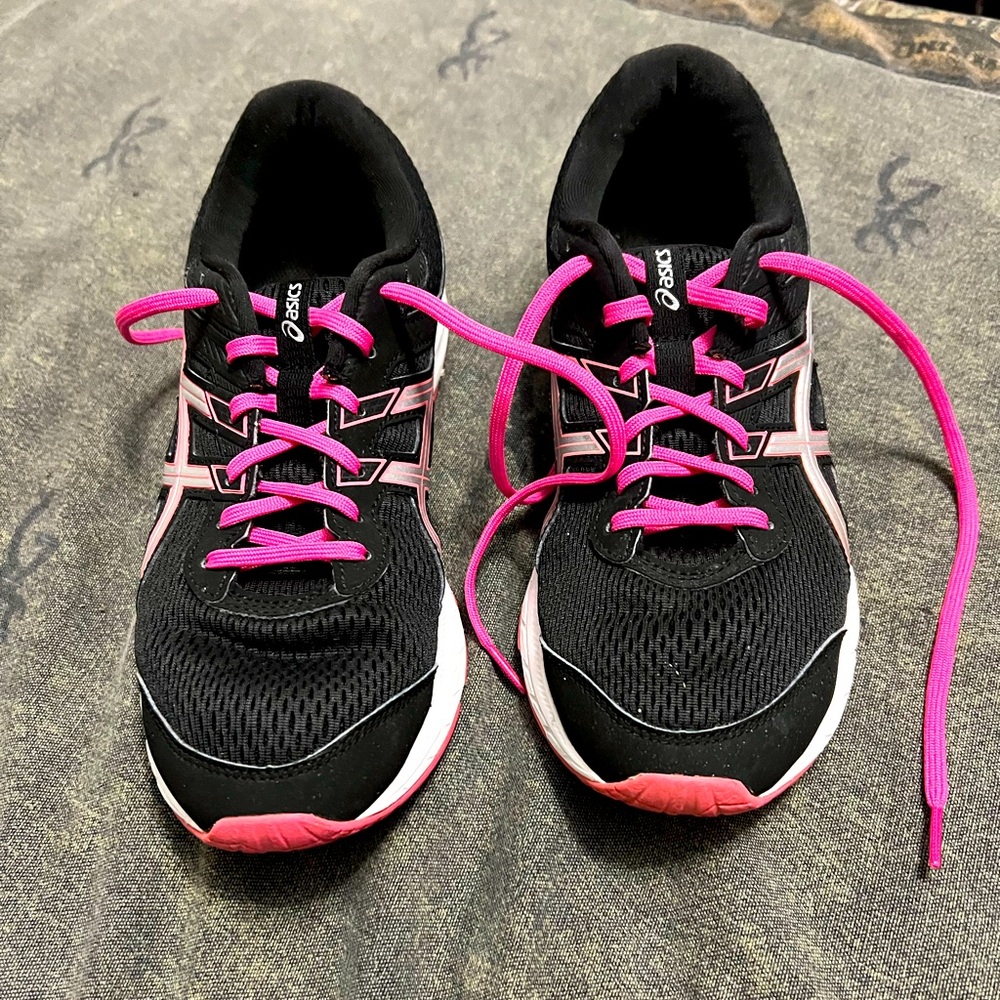 Women’s Size 8.5 Gel Contend 6 ASICS